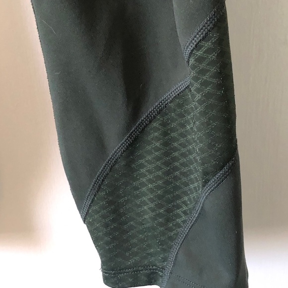 AVI Green Capri Yoga Leggings Medium - Picture 4 of 5